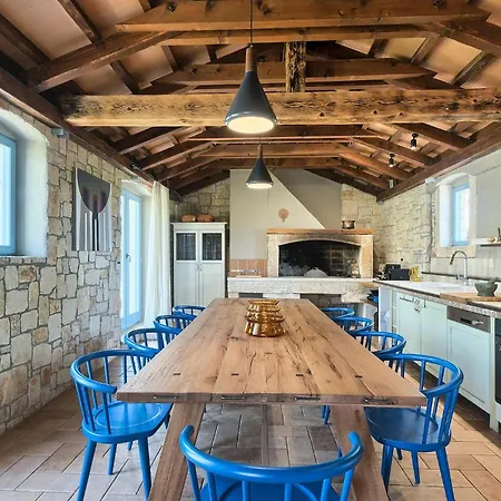 Stancija Cabrunici Holiday home Pula